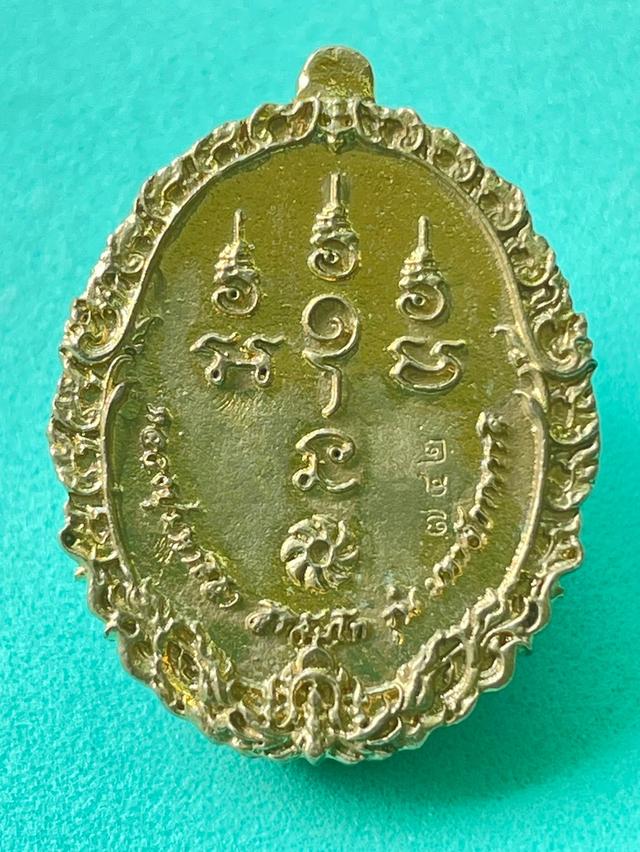 หลวงปู่มหาศิลา เหรียญหล่อเปิดโลก รุ่น มหาจักรพรรดิเหรียญหล่อเปิดโลก รุ่น มหาจักรพรรดิ เนื้อทองเหลืองปลุกเสกพร้อมเหรียญบารมีสิริจันโท รับประกันพระแท้ 4