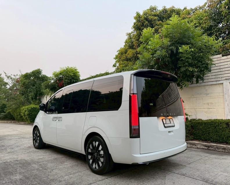 (แจ้งรหัสรถ AP53) Hyundai Staria Premium Sunroof 2.2D 8AT ปี 2023 สีขาว ตัวtop รูปที่ 5