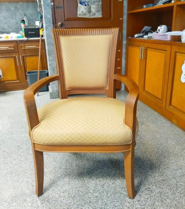 เก้าอี้ไม้สักเบาะนวม 1