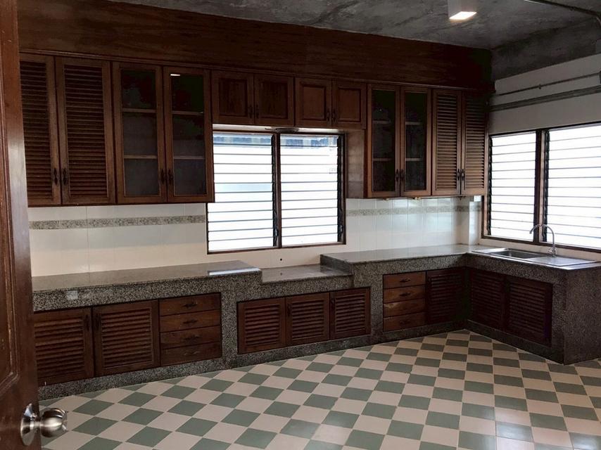 หมู่บ้านทิพวัล เทพารักษ์ บ้านเดี่ยว 100 ตารางวา 3 นอน 5 น้ำ รถไฟฟ้าสีเหลือง สถานีทิพวัล หน้าหมู่บ้าน 6