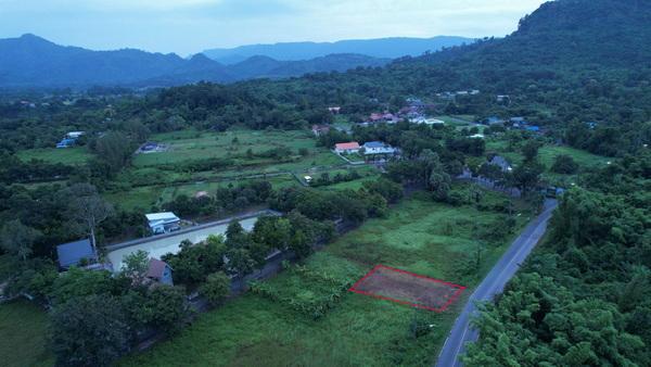 ขายที่ดิน 98 ตารางวา มีโฉนด ต.พรหมณี ติดถนนหลวง วิวเขาชัด ใกล้ รร.จปร. 13