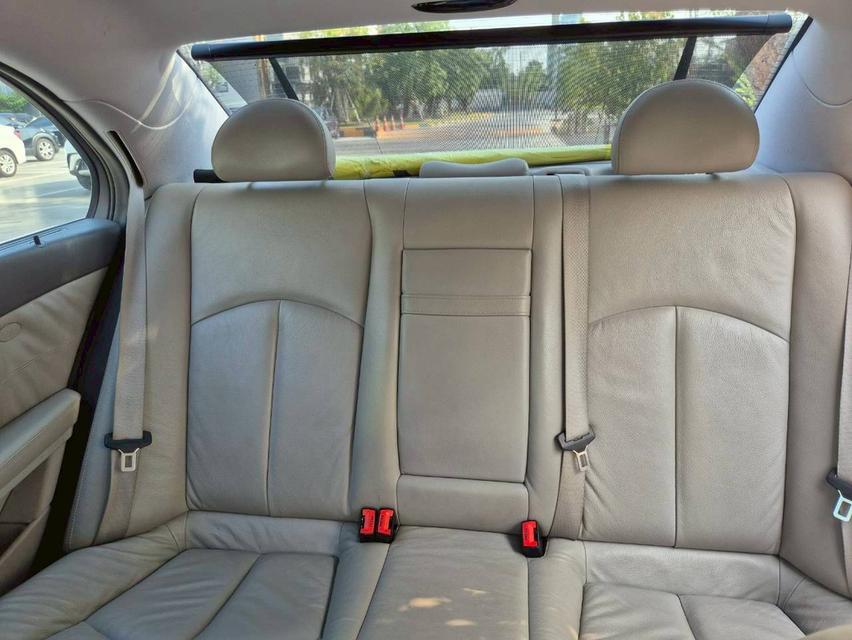 ขาย Benz E200 ปี 2009 สีเงิน ไมล์วิ่งน้อย สภาพเดิมๆ รูปที่ 8