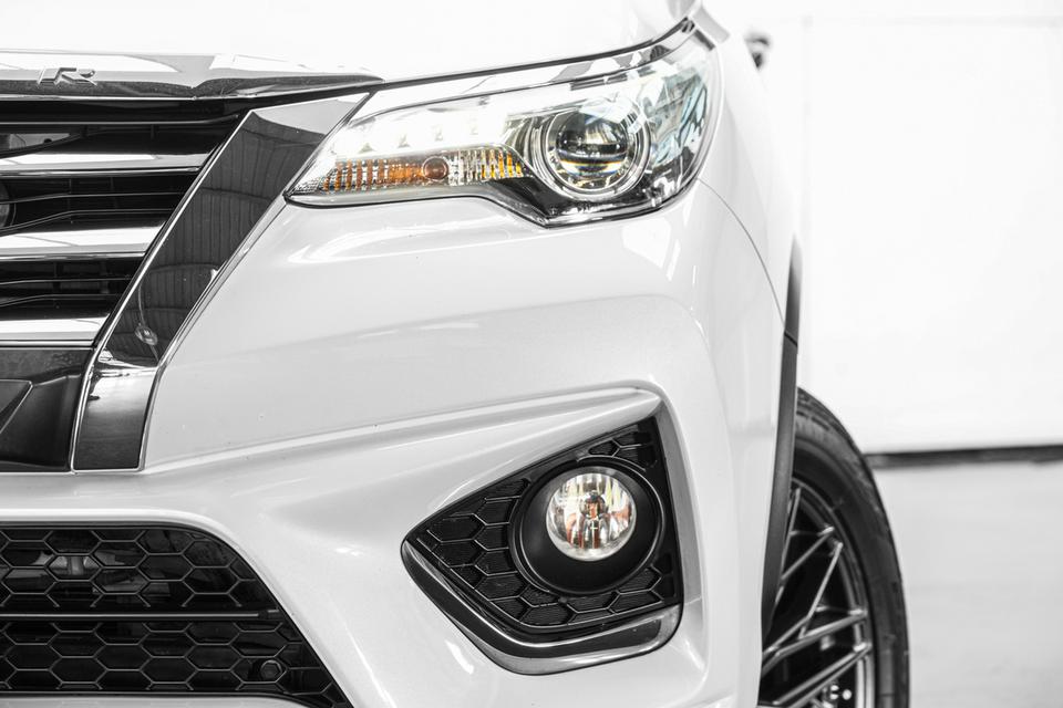 2016 Toyota Fortuner 2.8 TRD Sportivo 4WD SUV AT  สีขาว ไมล์ 140764 กม. 9