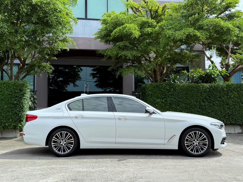 2020 BMW 530e G30 รถมือเดียวออกป้ายแดง รถวิ่งน้อย เข้าศูนย์ทุกระยะ ไม่เคยมีอุบัติเหตุครับ 2