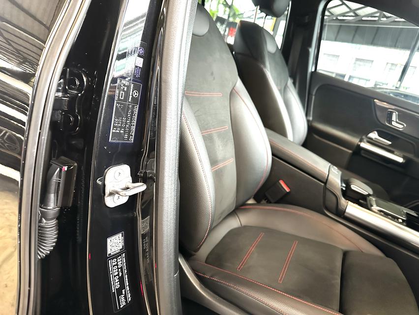 2023/24 MERCEDES BENZ GLA200 AMG พร้อมแพคเกจ MBSP ศูนย์ 9