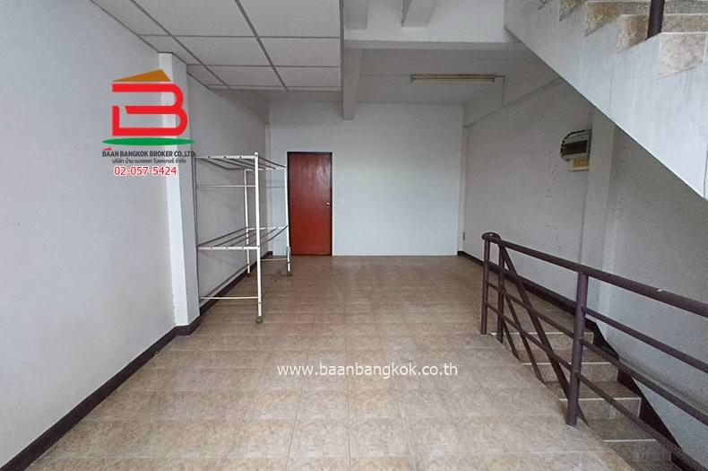 อาคารพาณิชย์ ติดถนนลาดพร้าว-วังหิน (ใกล้วัดลาดพร้าว) เนื้อที่ 17 ตรว. แขวงลาดพร้าว เขตลาดพร้าว 5