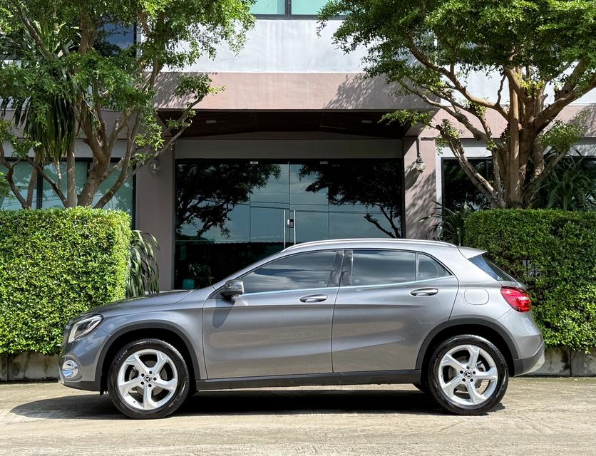 2019 BENZ GLA200 FACELIFT รถมือเดียวออกป้ายแดง รถวิ่งน้อย เข้าศูนย์ตามระยะ รถไม่เคยมีอุบัติเหตุครับ รูปที่ 5