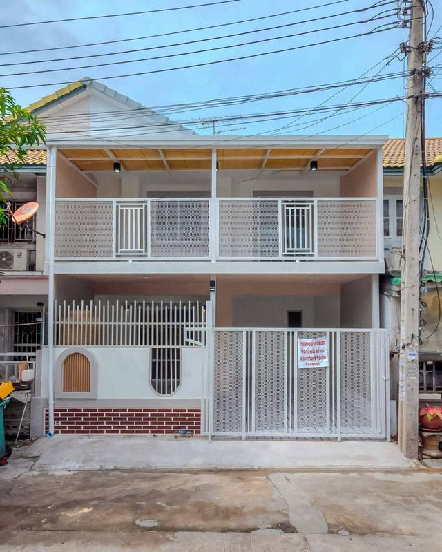 หมู่บ้านพฤกษา 30 ถนนบ้านกล้วยไทรน้อย ทาวน์เฮาส์ 2 ชั้น ตกแต่งใหม่พร้อมอยู่ มีระเบียงด้านหน้า 1