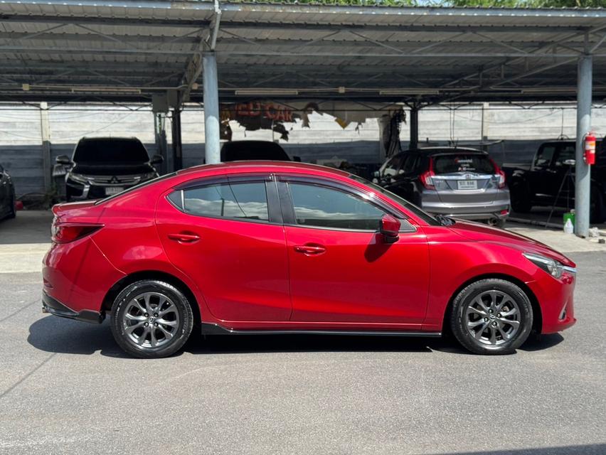 MAZDA 2 SKYACTIVE 4dr High Plus top Auto 6sp FWD 1.3i (เบนซิน) Mnc  ปี 17สีแดง เกียรออโต้  6