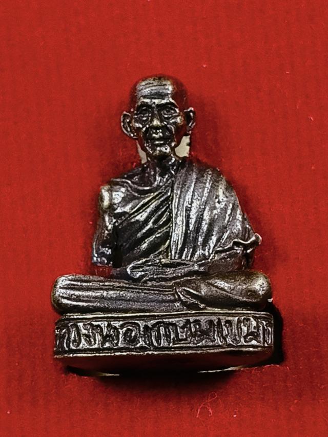 พระรูปเหมือนหลวงพ่อเกษมเขมโก