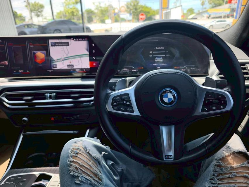รหัสรถ KPV1100 2023 BMW 330e M SPORT LCI สีขาว