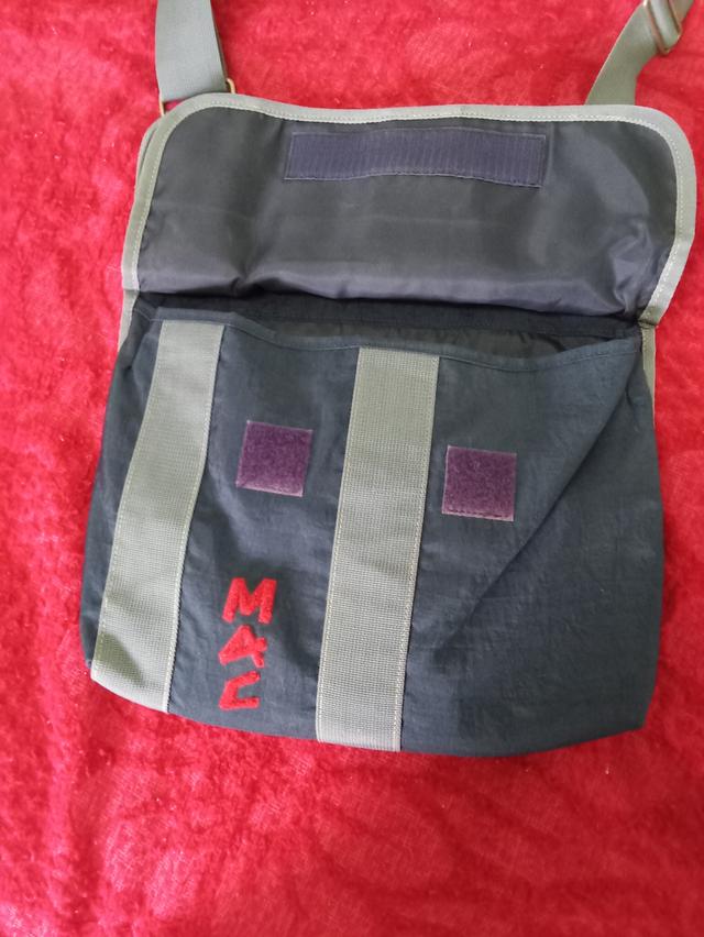 กระเป๋าสะพายข้างแบรนด์มือสอง รูปย่อยที่ 2