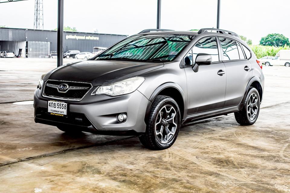 Subaru Xv 2.0 AWD สีเทา ปี 2015 แร๊ปกันรอยสีเทาด้านไว้ทั้งคัน
