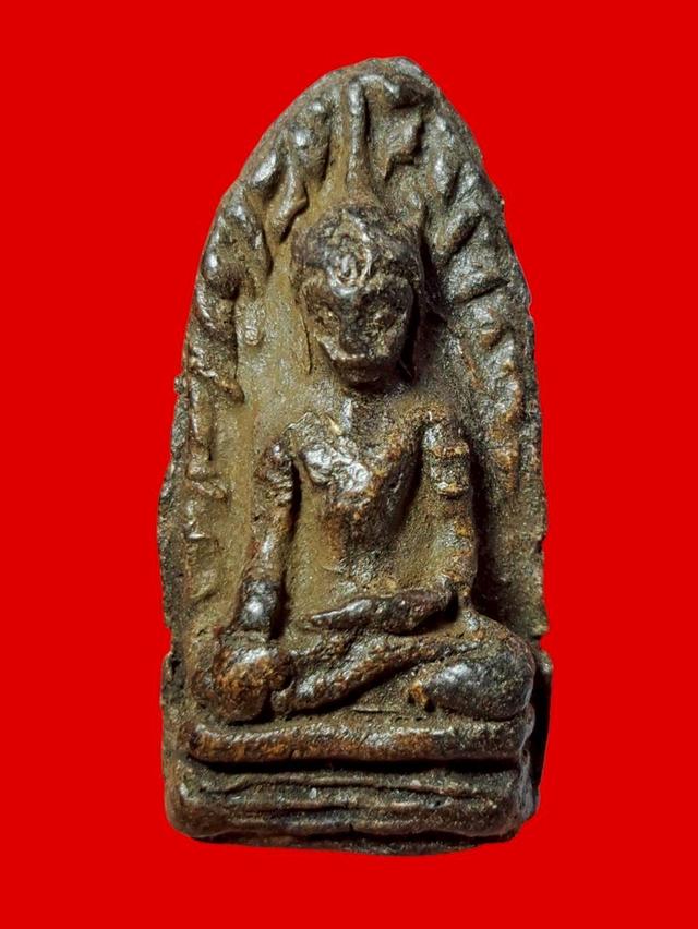 พระรอด เปิดให้บูชาจ้า