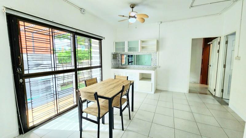 รีโนเวทใหม่ พร้อมเฟอร์ฯ เดอะคริสตัล เอกมัย-รามอินทรา 900 ม. 28 ตร.ว.224 ตร.ม. ทาวน์โฮม 2 ชั้น หลังมุม 3นอน 2 น้ำ ใกล้วัด 2