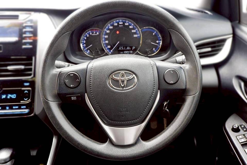 รหัสรถ QT1211 Toyota Yaris ativ 1.2 E สีดำ ปี 2018 10