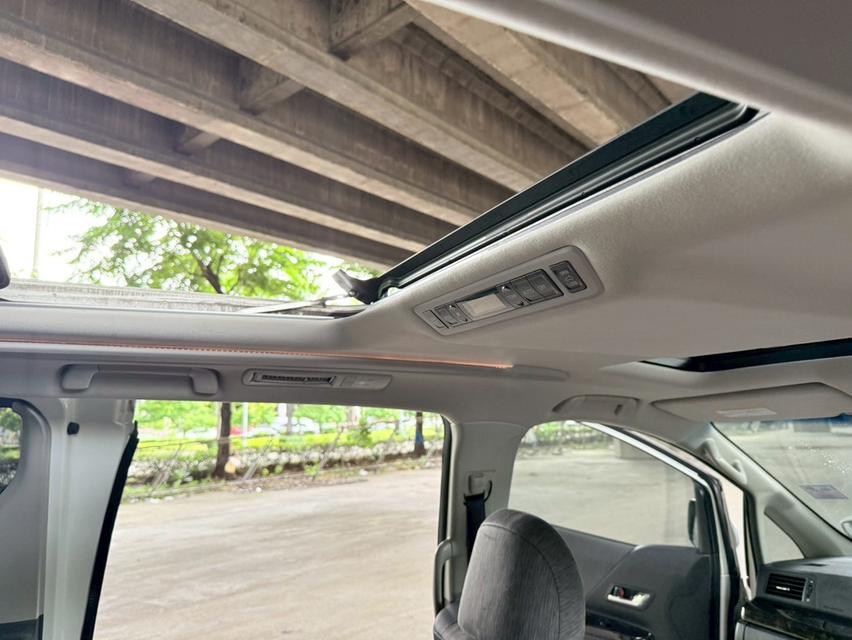 Toyota Vellfire 2.4 Hybrid  E Four AT ปี 2014 16