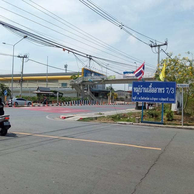ทาวเฮ้าส์2ชั้น2นอนมีที่จอด รถ 3