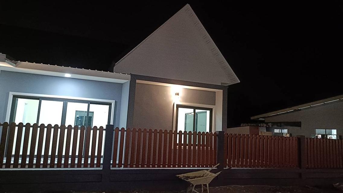บ้านเดี่ยว 2 ห้องนอน 2 ห้องน้ำ 1 ห้องนั่งเล่น 1 ห้องครัว พร้อมเฟอร์นิเจอร์ ที่เสนา จังหวัดพระนครศรีอยุธยา ราคา 3 ล้านถ้วน 2