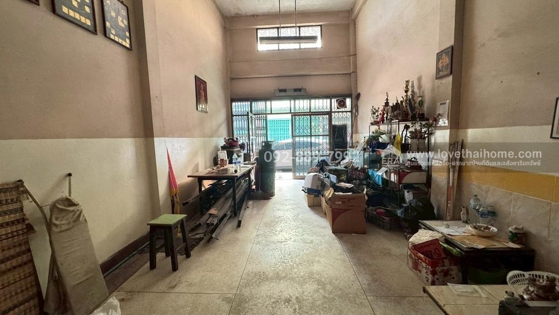 ขายตึกแถว 3.5 ชั้น ถนนนิคมรถไฟ อยู่ในตัวเมืองมหาชัย สมุทรสาคร พื้นที่ 15.4 ตรว. ใกล้แลนด์มาร์ค มหาชัย ราคาถูก ทำเลดี 5