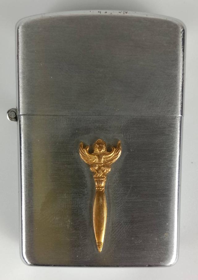 642.ไฟแช็คที่ระลึกของจอมพลสฤษดิ์ ธนะรัชต์ ในวันที่ 16 มิ.ย.2499 เก่าเก็บในกล่องเดิม ไม่ผ่านการใช้งาน รูปย่อยที่ 2