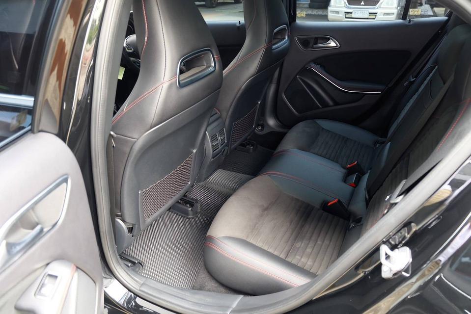 Mercedes-Benz GLA 250 AMG หลังคาแก้ว ปี 2020 Sาคาเพียง 798,000.- 14