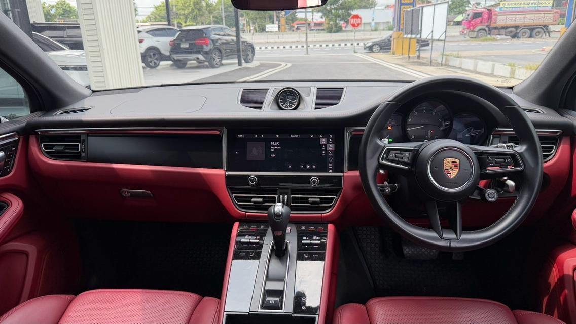 (แจ้งรหัสรถ KPV246) 2022 PORSCHE MACAN 2.0 Facelift สี crayon ภายในแดง รูปที่ 3