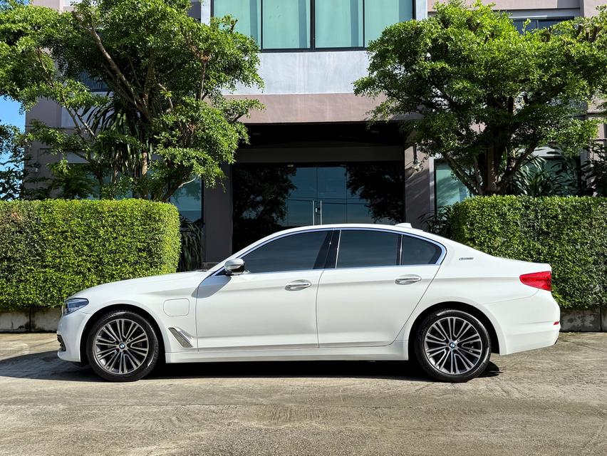 2020 BMW 530e G30 รถมือเดียวออกป้ายแดง รถวิ่งน้อย เข้าศูนย์ตามระยะ รถไม่เคยมีอุบัติเหตุครับ 5