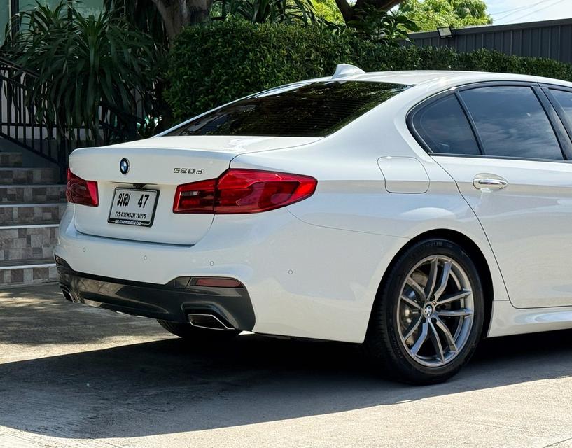 2019 BMW 520D MSPORT รถมือเดียวออกป้ายแดง รถวิ่งน้อย เข้าศูนย์ตรงระยะ รถไม่มีอุบัติเหตุครับ รูปที่ 9