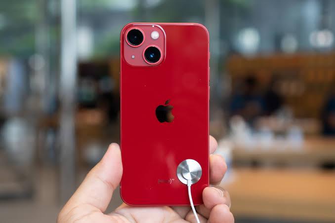 iphone 13 สีแดง 3