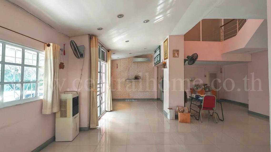 ทาวน์เฮ้าส์ 2 ชั้นครึ่ง สรานนท์ ติวานนท์ - ปากเกร็ด หลังมุม 12