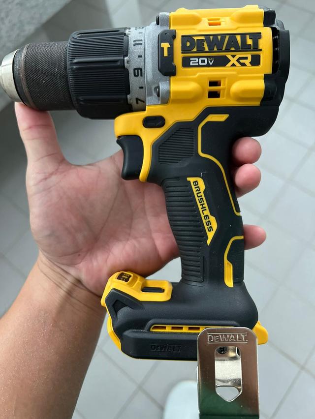 สว่านกระแทก DeWalt  7