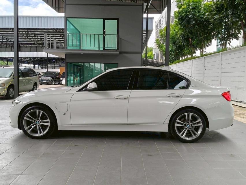 รหัสรถ KPM7997 ‼️BMW 330e Sport Plug-In Hybrid F30 ปี 2018 จด 20‼️  4