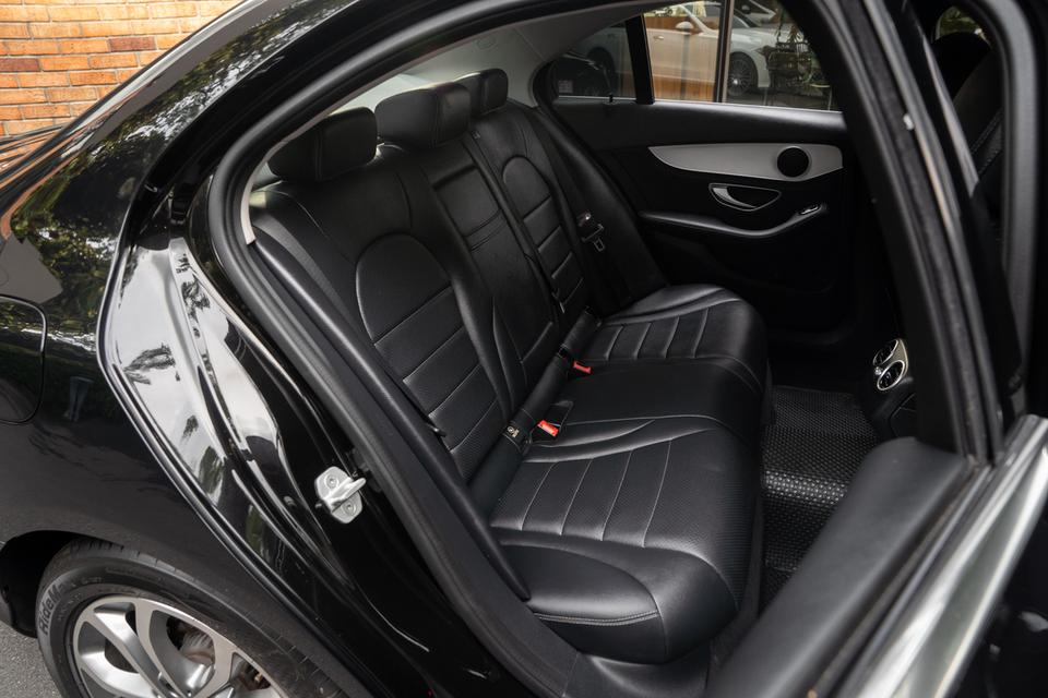 “Mercedes-Benz C200 Avantgarde” ปี 2015 รูปที่ 12