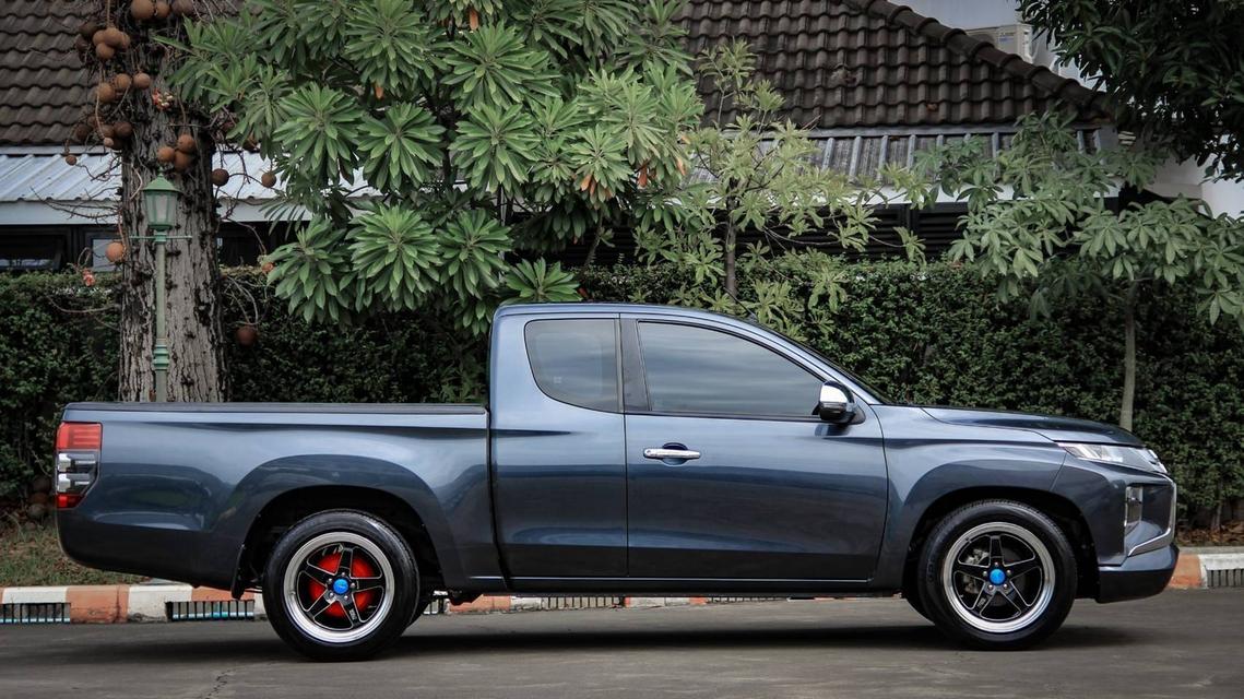 MITSUBISHI TRITON 2.5 GLX MEGA CAB ปี 2021 เครื่องยนต์ ดีเซล สีเทา เกียร์ ธรรมดา ไมล์เพียง 79,503 km. 4