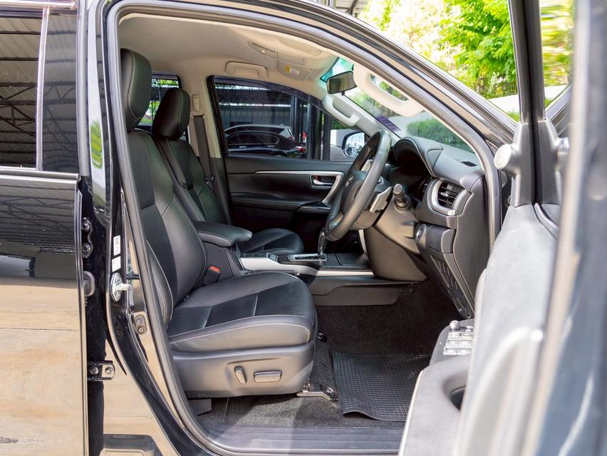 Toyota Fortuner 2.4 V Leader 2WD ปี 2021 รูปที่ 12