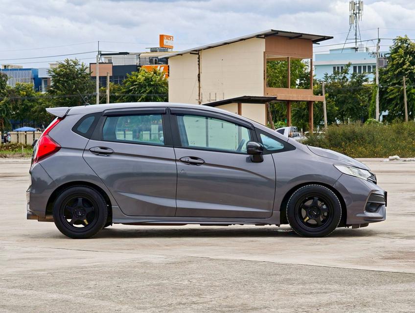 HONDA  JAZZ GK 1.5 RS PLUS (MNC) Y2019 สีเทาออโต้  3