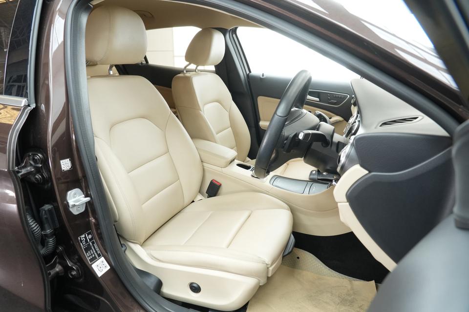 2016 Mercedes-Benz GLA200 W156 1.6 Urban SUV สีน้ำตาล เลขไมล์ 107619 กม. 13