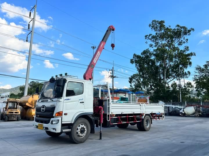 6 ล้อ HINO VICTOR ปี 61 กระบะติดเครน