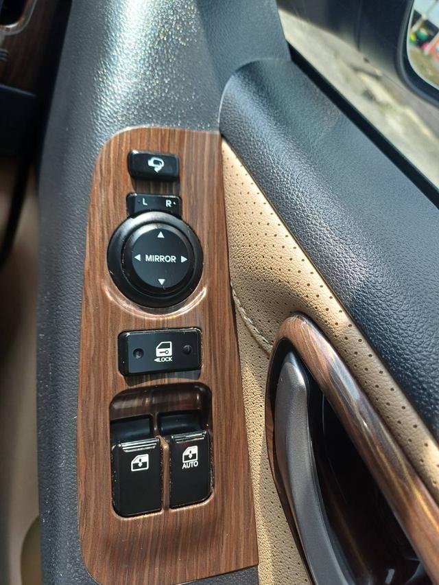 ปี2019 HYUNDAI H1 ELLITE TOP มือเดียวออกห้าง 20