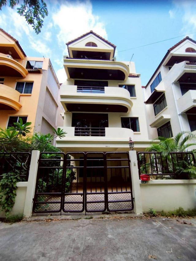 ให้เช่า บ้านเดี่ยว​ 4 ชั้น ในซอยสุขุมวิท​ 31 แยก 2 40 ​ตรว. 282 ตรม.​ 4 นอน ​5 น้ำ จอดรถได้ 4 คัน