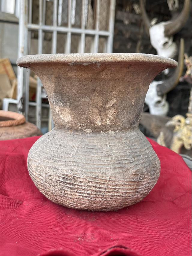 เครื่องปั้นดินเผาโบราณ บ้านปราสาท ปากแตร ภาชนะดินเผา หม้อดินเผาโบราณ 7
