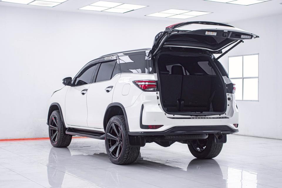 รหัสรถ 1E760 FORTUNER  2.4 LEGENDER BLACK TOP 4WD 2022 รูปที่ 5