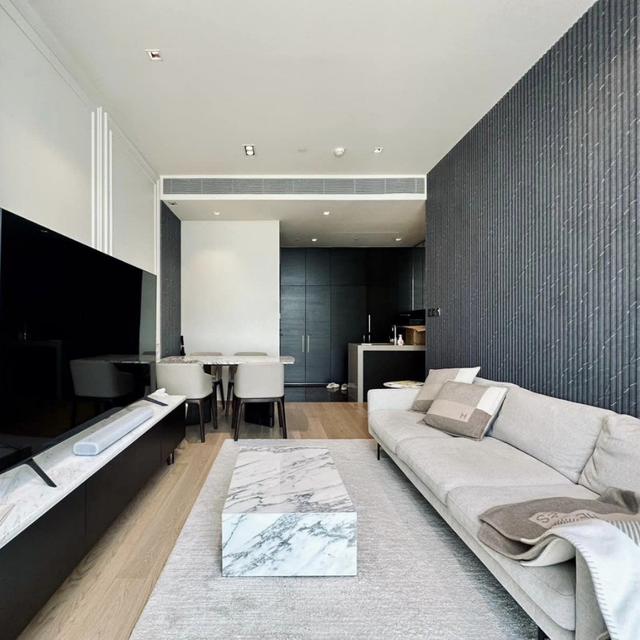 รูป ให้เช่า คอนโด High Rise ระดับ Super Luxury 28 Chidlom 80 ตรม. เพียง 280 เมตร จาก BTS ชิดลม.