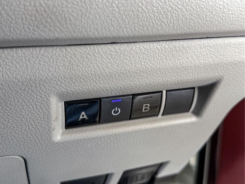 รหัสรถ WRT1800 2024 TOYOTA COMMUTER, 2.8  18