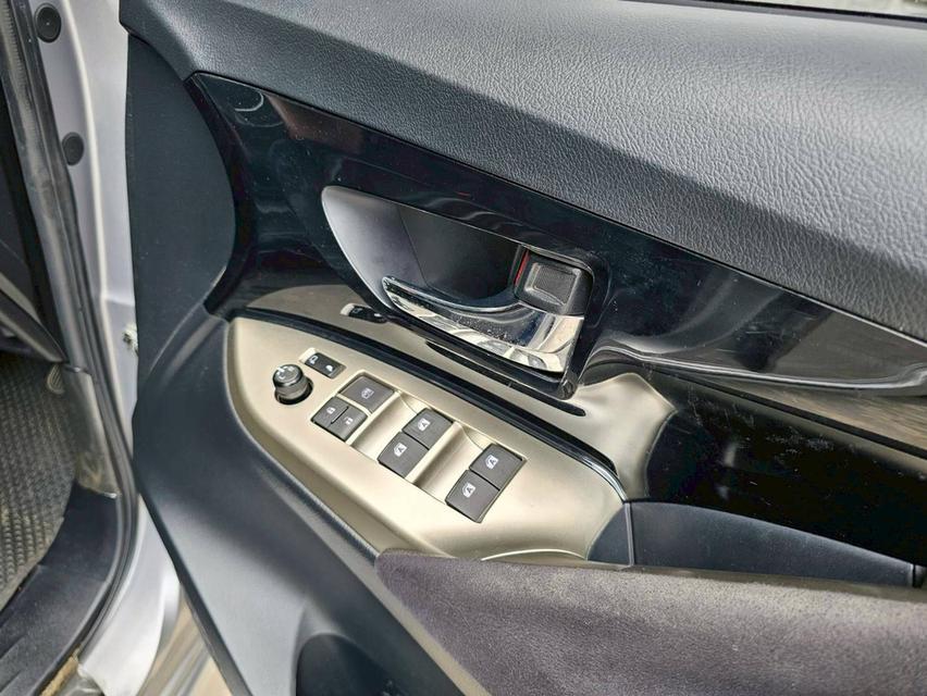 ขาย Toyota innova 2.8V ปี17 13