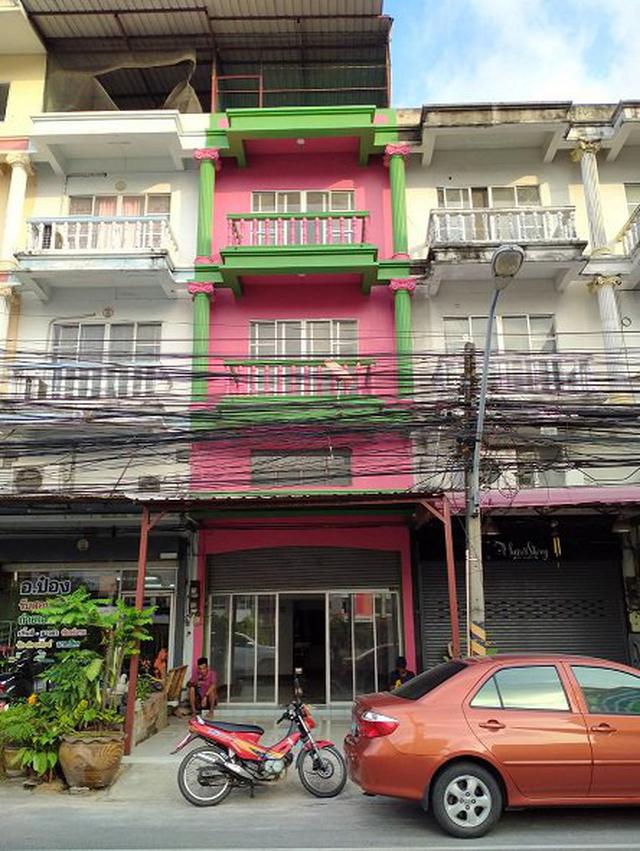 ให้เช่าตึกแถวริม ถ.เนตรดี หลังม.บูรพา บางแสน 1