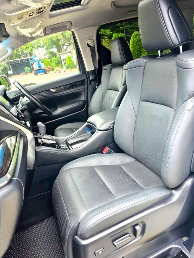 Toyota ALPHARD 2.5SC PACKAGE สีขาว ปี 2023 ไมล์ 34,000 กม.  9
