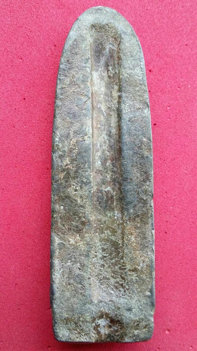 พระร่วงหลังรางปืน พิมพ์ฐานเตี้ย ชินตะกั่ว กรุวัดพระศรีรัตนมหาธาตุ รูปที่ 3