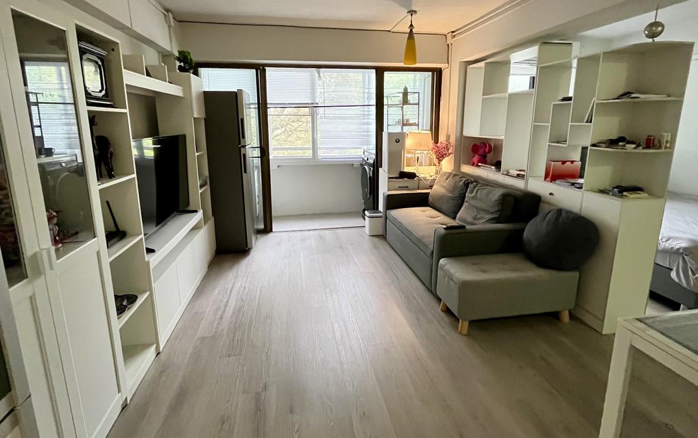 Condo Room, 50 sqm, Fully Renovated , 300 meters from BTS Phaya Thai ,with Home Gym Corner with tree  view 2